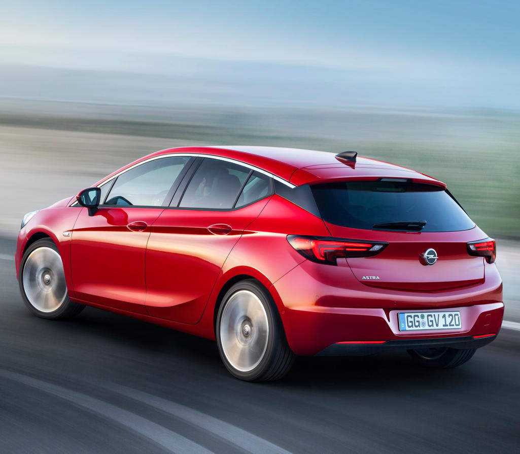 задняя часть хетчбэка Opel Astra 2016